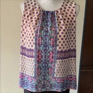 Scoop neck sleeveless blouse